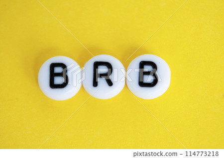 Be right back text on yellow background. Be right back text on yellow background. 114773218