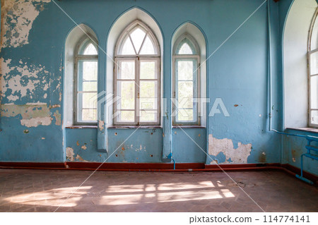 Interior of old abandoned Sharovka palace, also known as Sugar Palace in Kharkov region, Ukraine 114774141