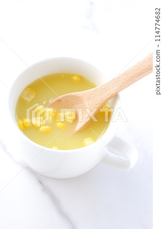 Stir the piping hot corn cream soup with a spoon 114774682
