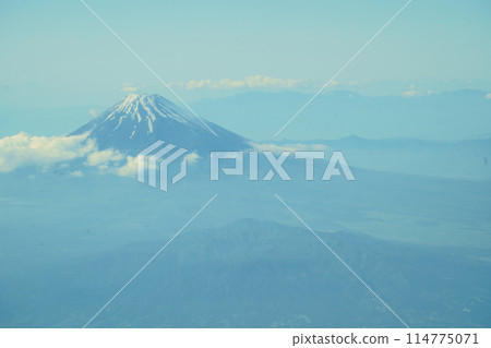 Snow-capped Mt. Fuji seen from an airplane 114775071