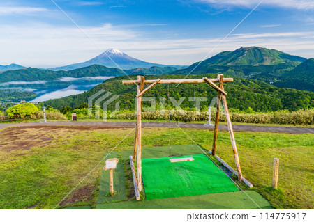 <Kanagawa Prefecture> Mt. Fuji from the Hakone Daikanzan Observatory with fresh greenery <Kanagawa Prefecture> Mt. Fuji from the Hakone Daikanzan Observatory with fresh greenery 114775917