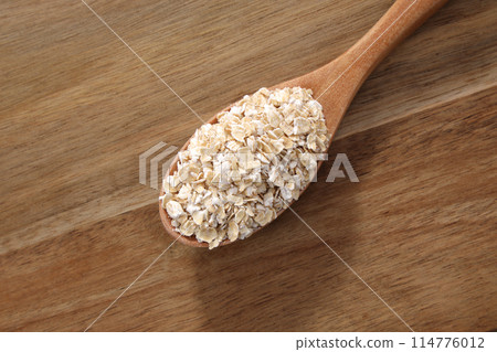 oatmeal oatmeal 114776012