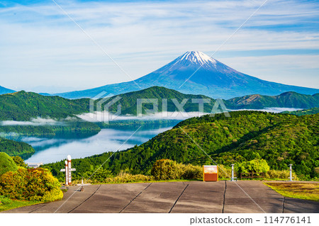 [神奈川縣]從箱根代官山展望台遠眺杜鵑花盛開的富士山 114776141