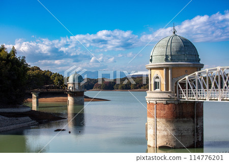 Tama Lake intake tower 114776201