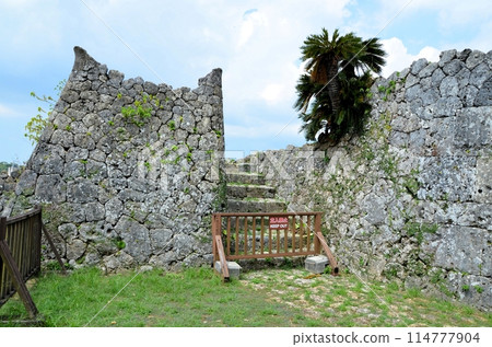 Nakagusuku Castle Ruins: Northern Bailey Stone Wall Nakagusuku Castle Ruins: Northern Bailey Stone Wall 114777904