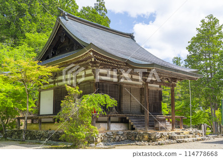 Fresh greenery in Kyoto: Jingoji Temple Godaido Fresh greenery in Kyoto: Jingoji Temple Godaido 114778668