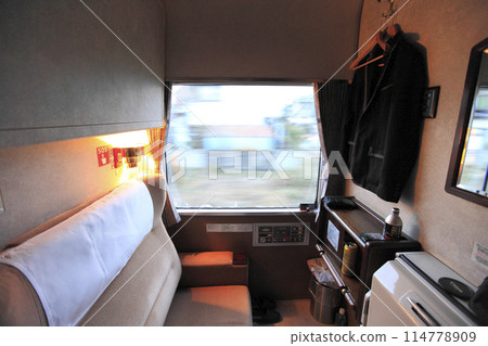 Akebono Sleeper Express, A-class sleeping car, private room, single deluxe, interior 114778909