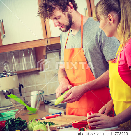Couple preparing fresh vegetables salad. Diet 114778923