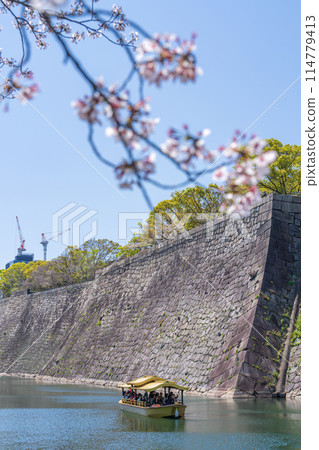 [Osaka Castle Park in spring] Stone walls and royal boats 114779413