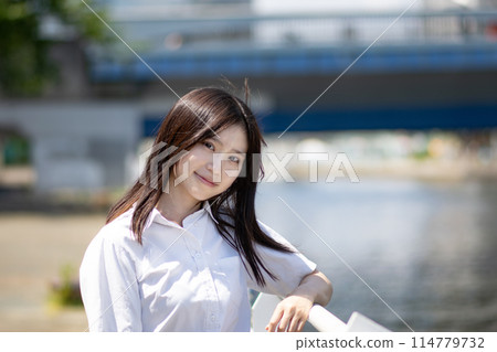 Young lady's portrait 114779732