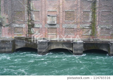 Muddy stream 114783316