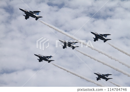 鹿屋空軍基地上空出現“藍色衝擊波” 鹿屋空軍基地上空出現“藍色衝擊波” 114784746