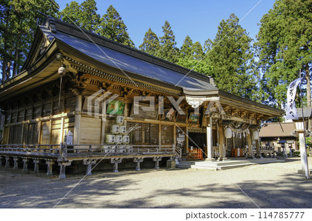 Kushibiki Hachiman Shrine worship hall (left) 114785777