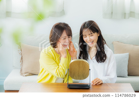 關心肌膚的親子女性 114786029