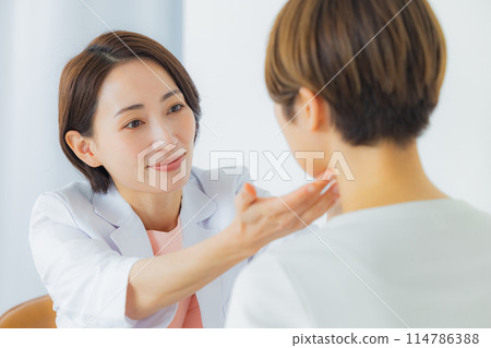 Female doctor to see Female doctor to see 114786388