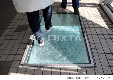 Scenery of the Onaruto Bridge and the Whirlpool Road (Onaruto Bridge, Tokushima Prefecture) Scenery of the Onaruto Bridge and the Whirlpool Road (Onaruto Bridge, Tokushima Prefecture) 114787096