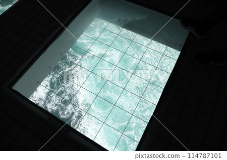 Scenery of the Onaruto Bridge and the Whirlpool Road (Onaruto Bridge, Tokushima Prefecture) Scenery of the Onaruto Bridge and the Whirlpool Road (Onaruto Bridge, Tokushima Prefecture) 114787101