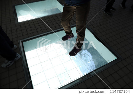 Scenery of the Onaruto Bridge and the Whirlpool Road (Onaruto Bridge, Tokushima Prefecture) Scenery of the Onaruto Bridge and the Whirlpool Road (Onaruto Bridge, Tokushima Prefecture) 114787104