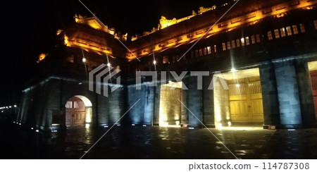 越南順化皇宮的夜間照明 114787308
