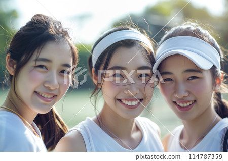 A girl who likes tennis 114787359