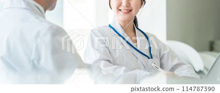 Doctors, doctors, medical staff (hospital) who conduct conferences, meetings, and consultations Doctors, doctors, medical staff (hospital) who conduct conferences, meetings, and consultations 114787390