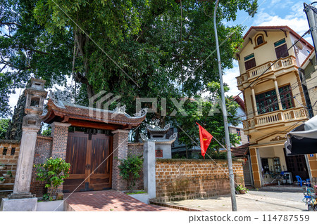 A temple in Dong Lam village designated as a national cultural property in Hanoi, Vietnam 114787559