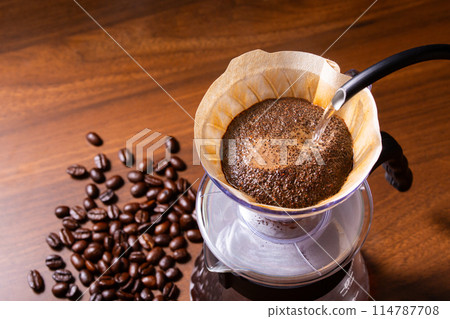 Brew drip coffee 114787708