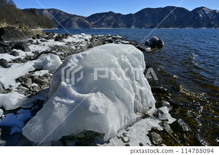 Splashing ice of Lake Chuzenji Splashing ice of Lake Chuzenji 114788094