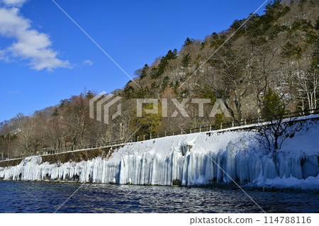 中禪寺湖東岸歌濱的潑冰 中禪寺湖東岸歌濱的潑冰 114788116