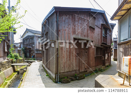 日本新潟縣重要傳統建築群保護區宿根木(佐渡市)三角屋 日本新潟縣重要傳統建築群保護區宿根木(佐渡市)三角屋 114788911