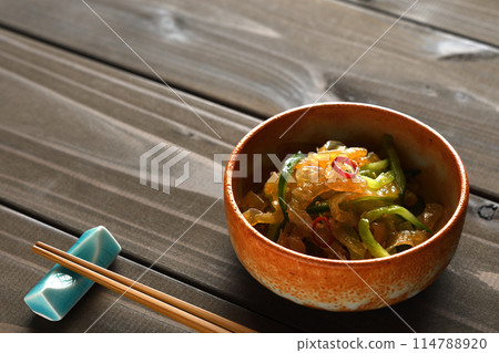 Chinese jellyfish with spicy dressing 114788920