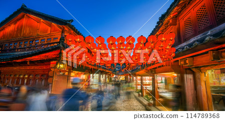 Lijiang old town in the evening with crowd tourist , Yunnan China. Lijiang old town in the evening with crowd tourist , Yunnan China. 114789368