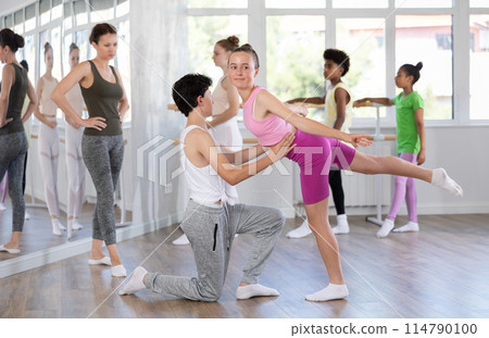 Teenage girl and boy training in pair in ballet studio 114790100