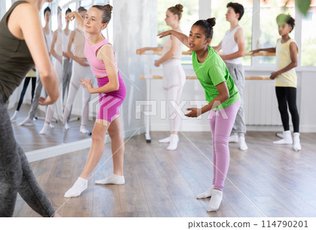 Group of teenage dancers training ballet in studio 114790201