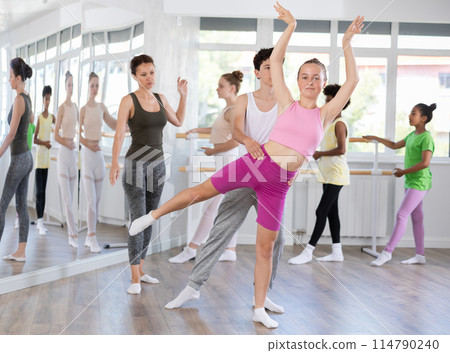 Teen girl and boy, ballet students, learning paired technique 114790240