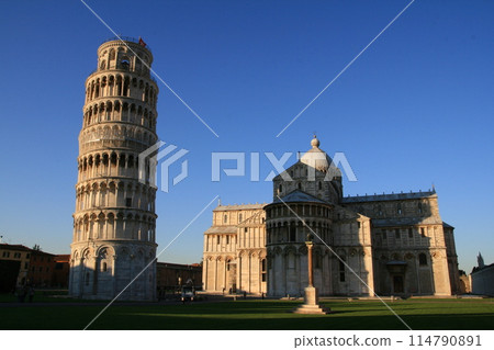 Leaning Tower of Pisa and Pisa Cathedral 114790891