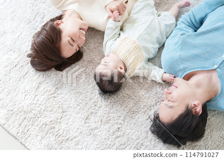 一個微笑的三口之家 114791027