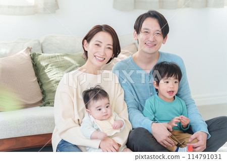 Smiling family of four looking at camera 114791031