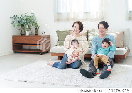 微笑的四口之家人 114791039