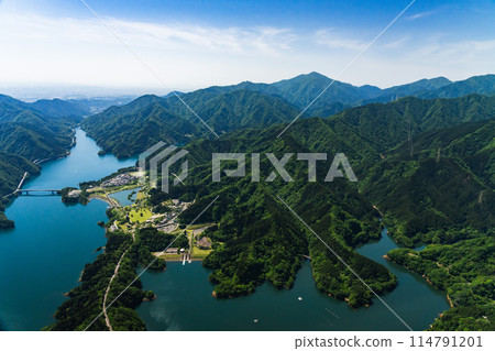 The dam photographed from a helicopter 114791201