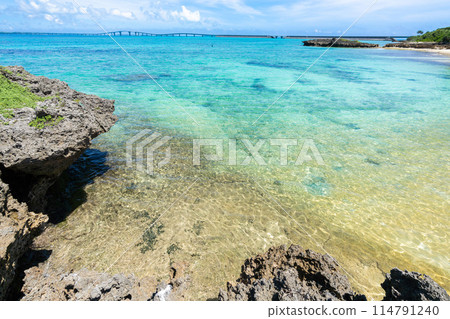Spectacular view of Miyakojima: Irabu Ohashi Bridge and the blue sea 114791240