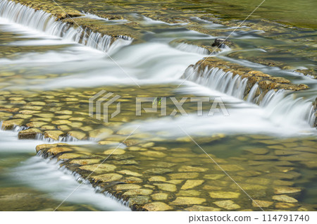 鴨川堰上流下的水 114791740