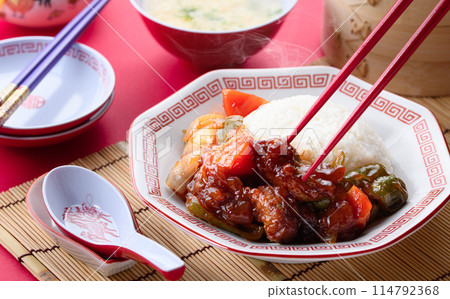 咕嚕肉飯（咕嚕肉飯）中餐 114792368