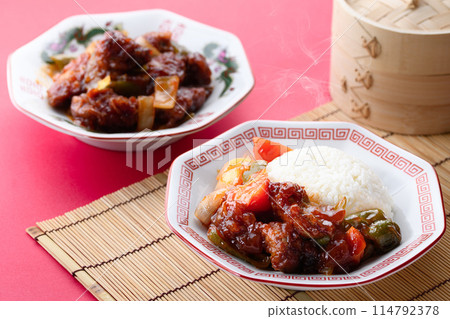 咕嚕肉飯（咕嚕肉飯）中餐 114792378