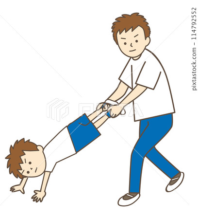 親子體操中推著獨輪車行走的男孩 114792552