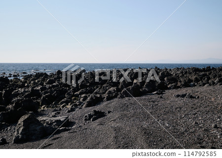 美麗的玄武岩熔岩海岸 美麗的玄武岩熔岩海岸 114792585