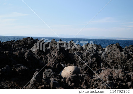 Impressive rope-like basalt 114792592
