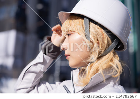 Business Woman in work clothes working at a construction site 114792667