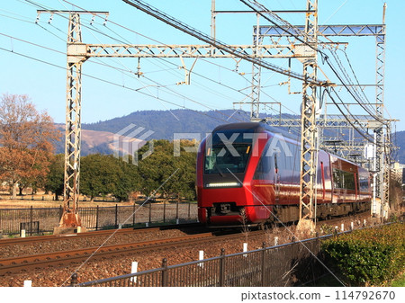 近鐵奈良線的一鳥特急列車穿越世界遺產平城宮遺址 114792670