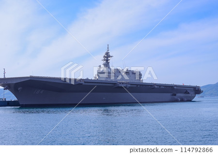 The Japan Maritime Self-Defense Force's aircraft carrier-type destroyer Kaga 114792866